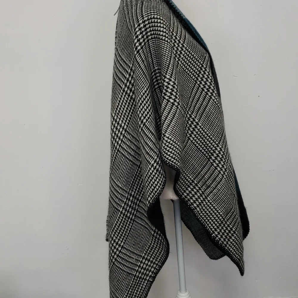 Woolrich Reversible Poncho Teal/Blk/Wht Plaid & Blk&wht Houndstooth O/S EUC